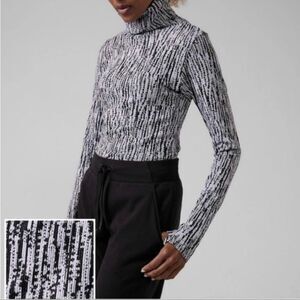 ATHLETA Women's SMALL Flurry Elemental Rib Turtleneck Sweater Shirt Black White